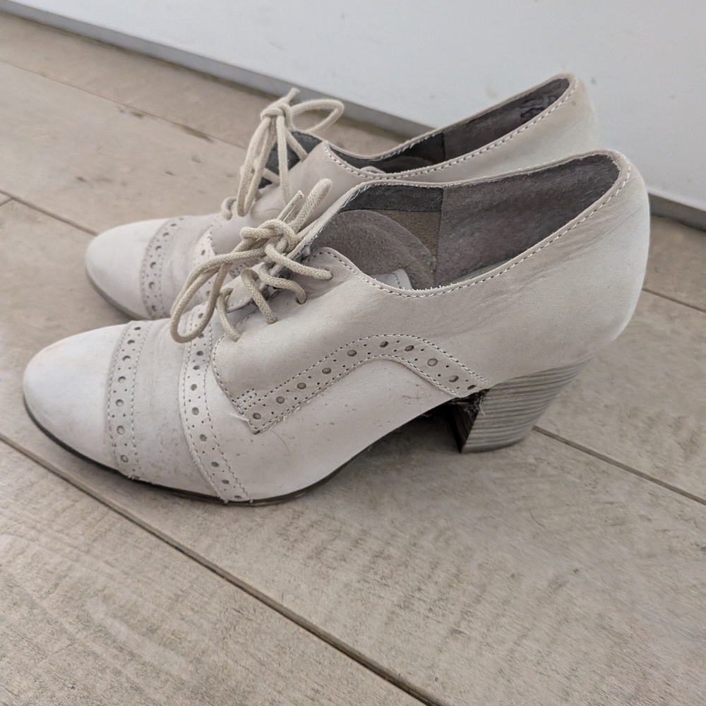 Chic Cream Lace-Up Women's Heels